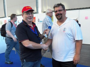 Georg, DL4SVA, handing over the 2nd place EU-D Honor Roll Trophy 2015 to Olli, DH8BQA